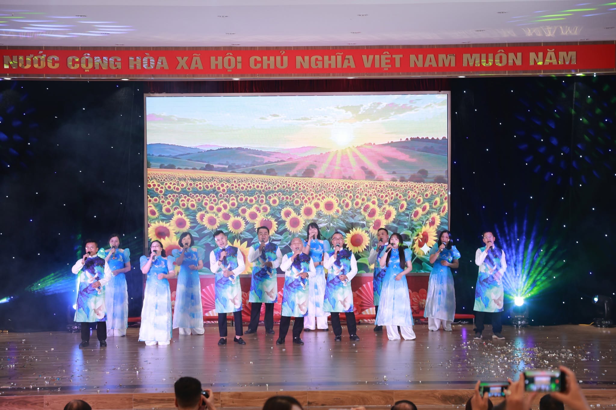 CÔNG ĐOÀN TRUNG TÂM TIN HỌC TÍCH CỰC THAM GIA CÁC HOẠT ĐỘNG THI ĐUA CHÀO MỪNG KỶ NIỆM 30 NĂM THÀNH LẬP TRƯỜNG